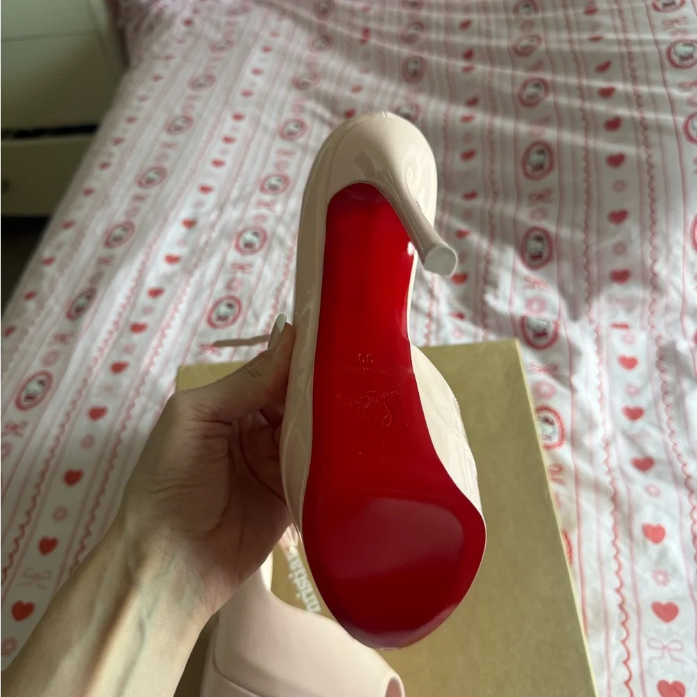 Louboutin round chic alta 150 size 39